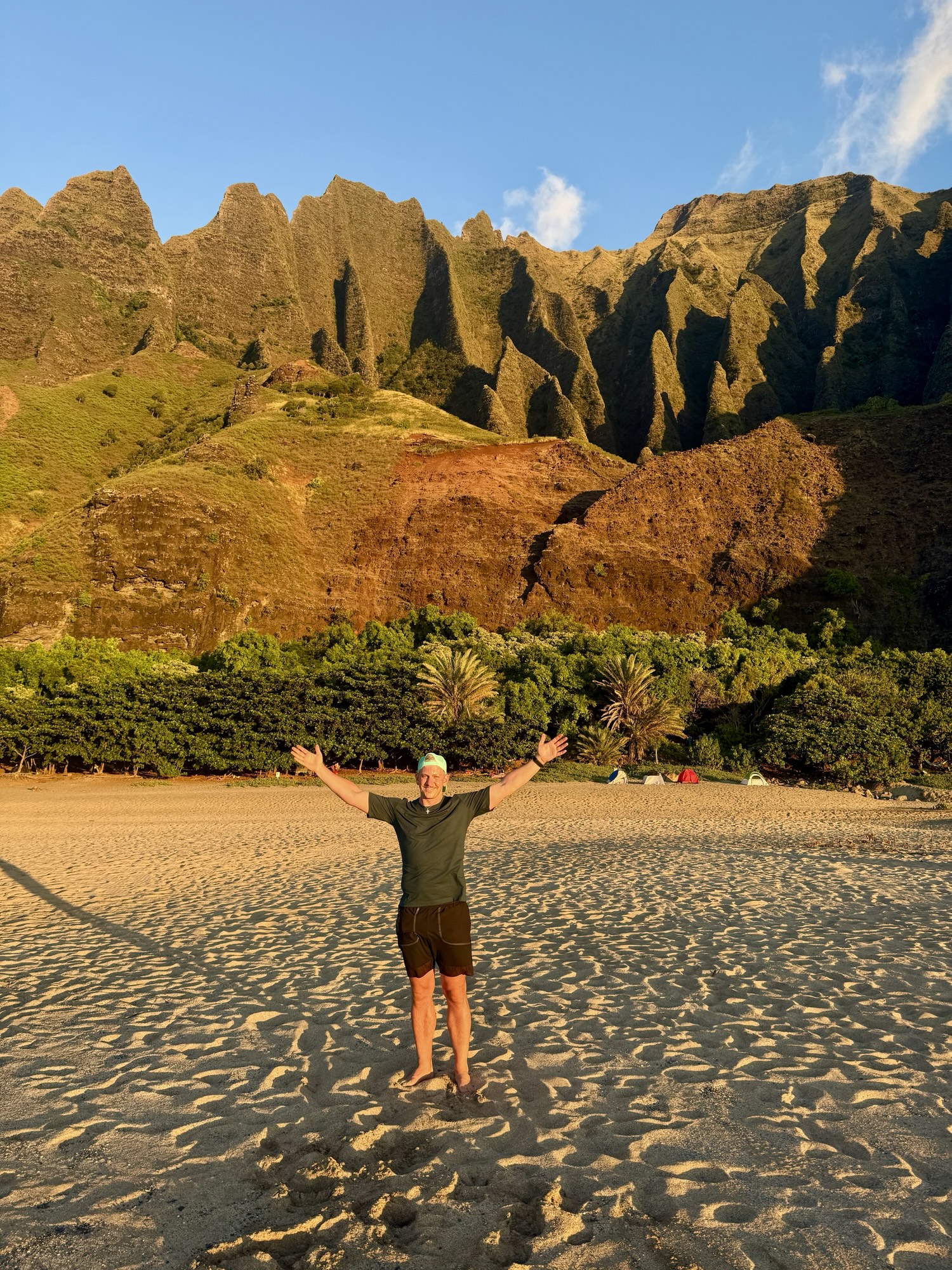 Am Kalalau Beach vor den Klippen der Nā-Pali-Küste