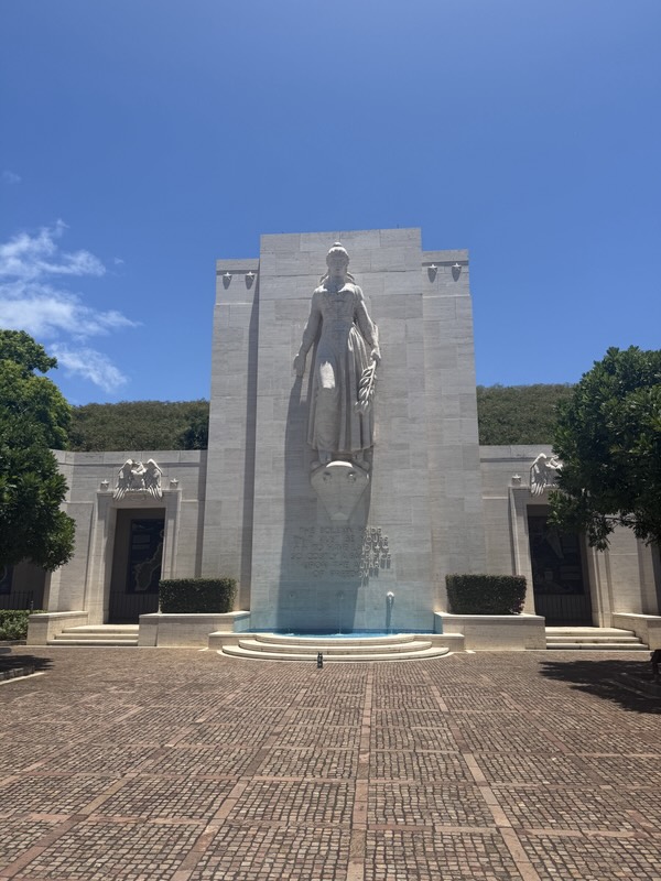 Die Statue der Lady Columbia am Honolulu Memorial