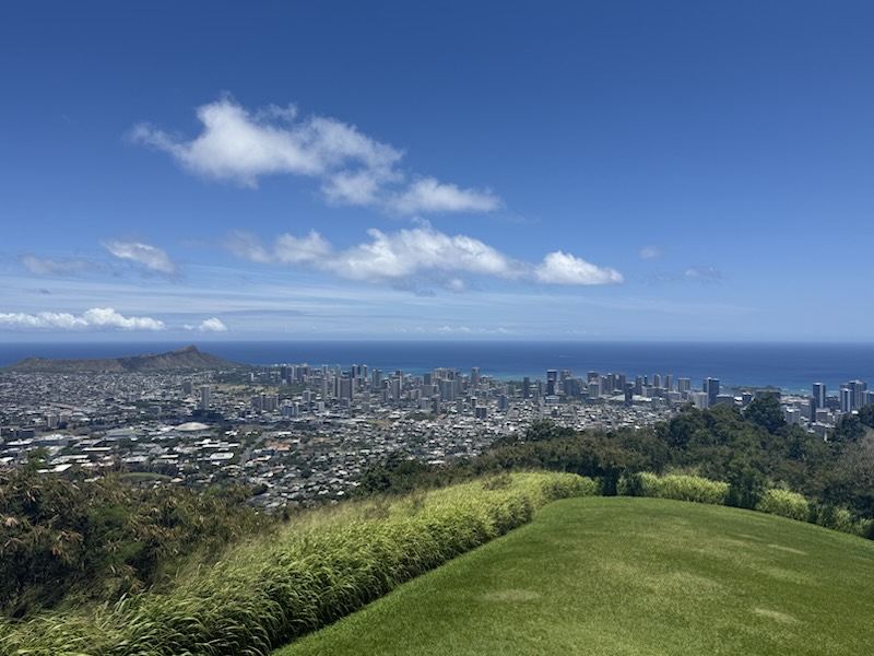 Blick vom Puʻu ʻUalakaʻa State Park über Honolulu bis zum Diamond Head